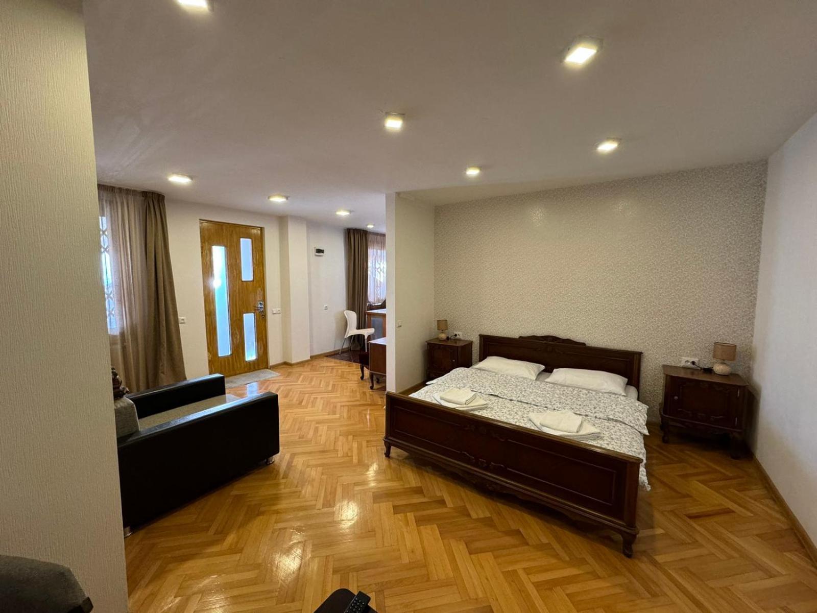 K&N Guesthouse Tbilisi Eksteriør bilde